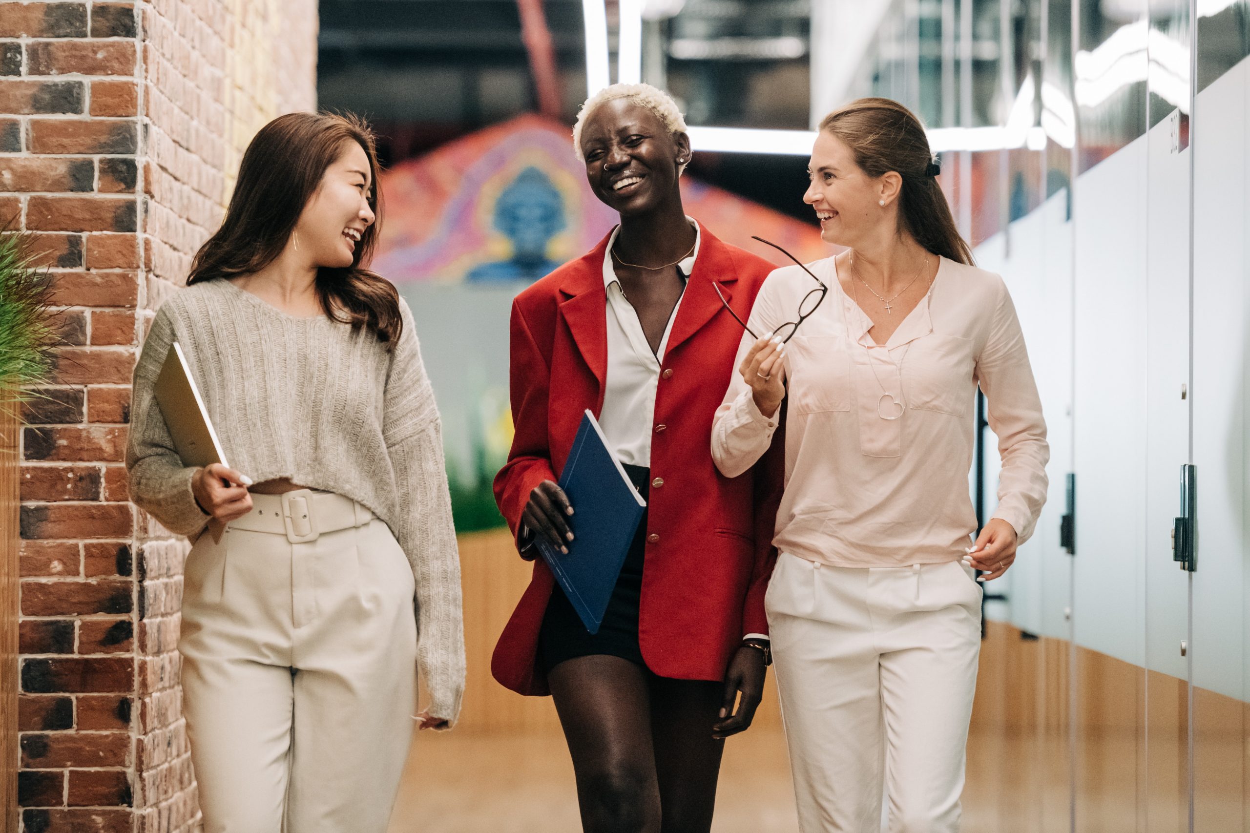 Confidence Unleashed: A Guide for Professional Women